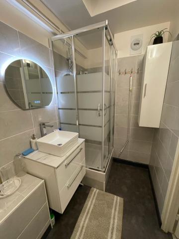 Recherche colocataire fille uniquement