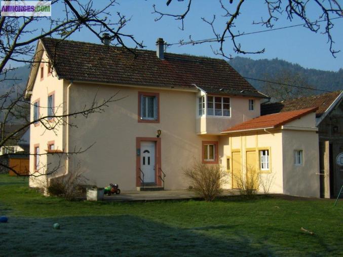 Ensemble immobilier: 2 maisons dont un gîte pour 10 personnes