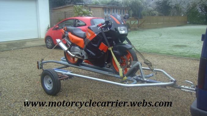 Remorque moto basculante. aus sol