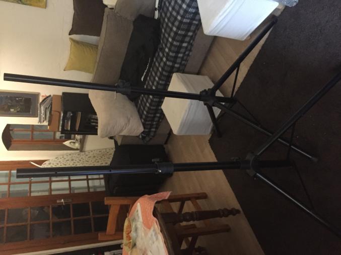 Vends pieds d’enceintes sono