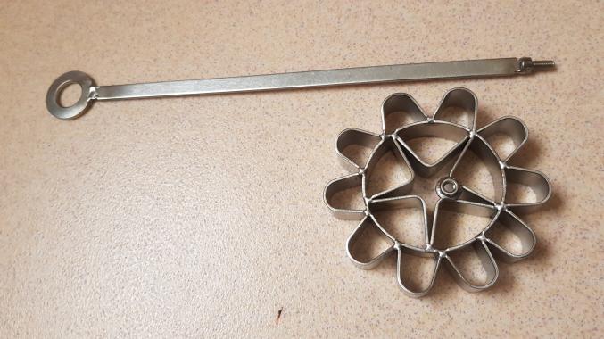 MOULE GÂTEAU FLEUR DE LOTUS 13 cm