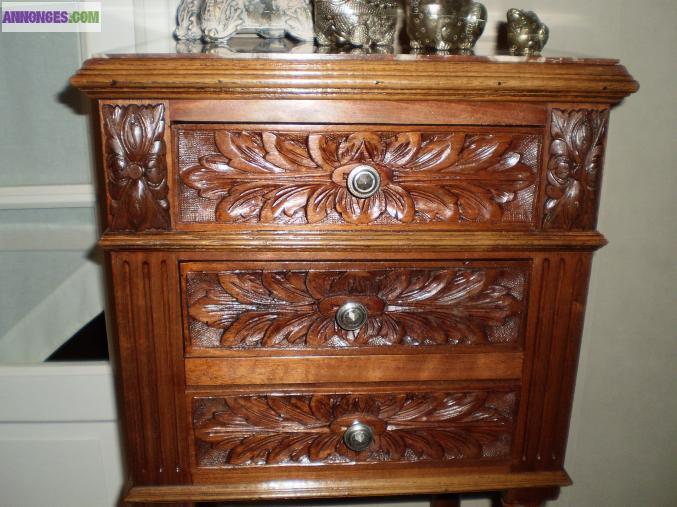 Petit  meuble sellette Louis XVI