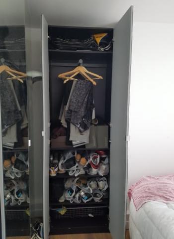 Dressing/armoires Ikea noirs avec portes en miroir