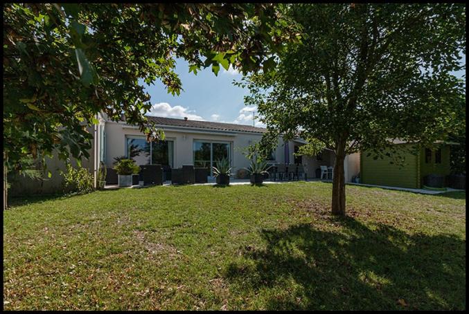 Maison de plain-pied 4 chambres, garage et jardin