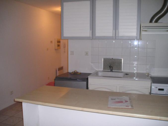 Loue petit t3 centre ville