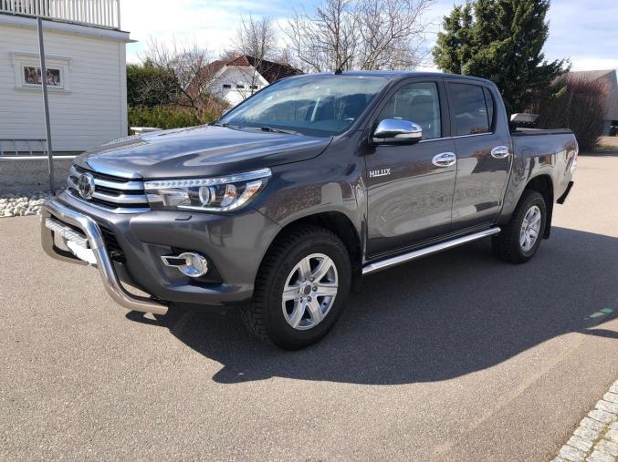   Toyota HiLux D-4D 150ch D-Cab 4WD SR + aut, TRÈS BIEN ÉQUIPÉ