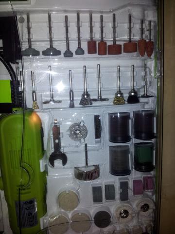 Mini meuleuse + 242 accessoires + manche neuf