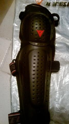 Protection genoux et tibias Performance Knee guard 