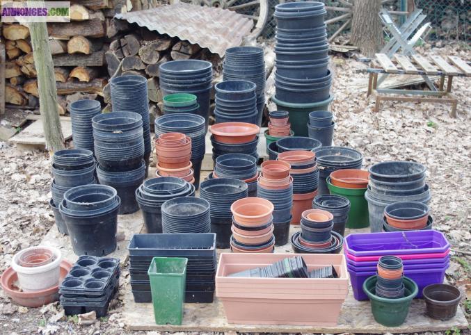 Lot de 400 pots et Bacs de jardin