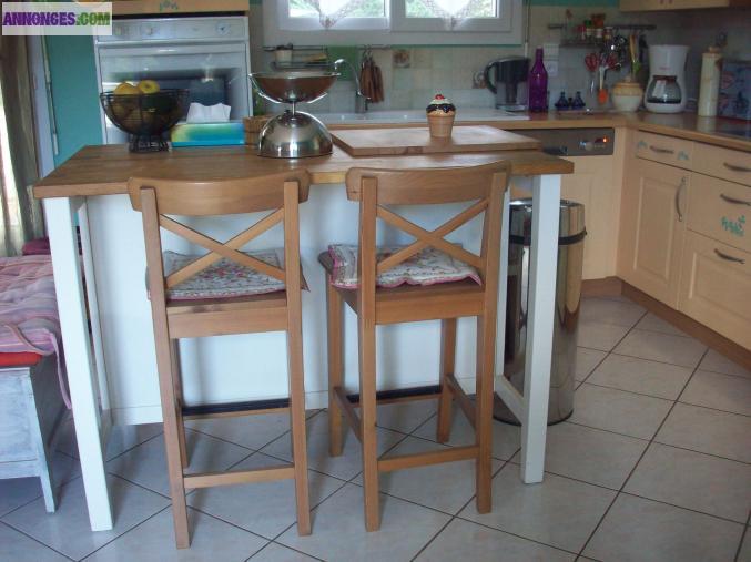 Ilôt+2 chaises de bar