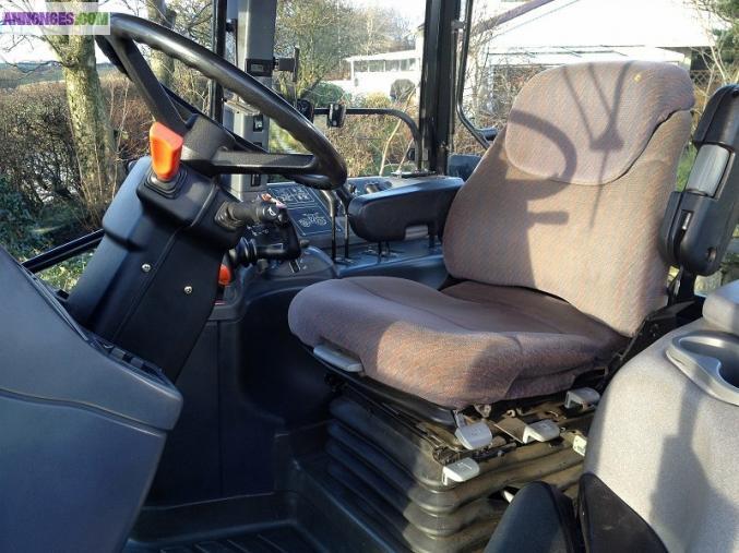 Véhicule agricole New Holland TM 165