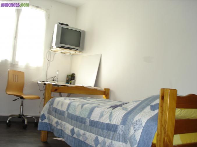 Loue chambre meublée