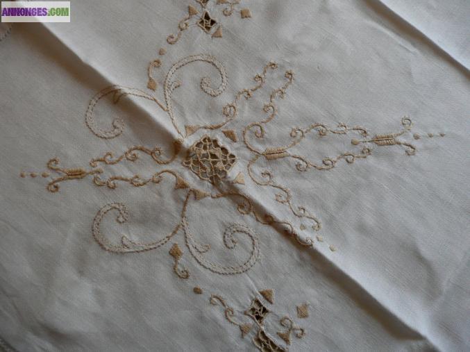 Service à thé brodé main