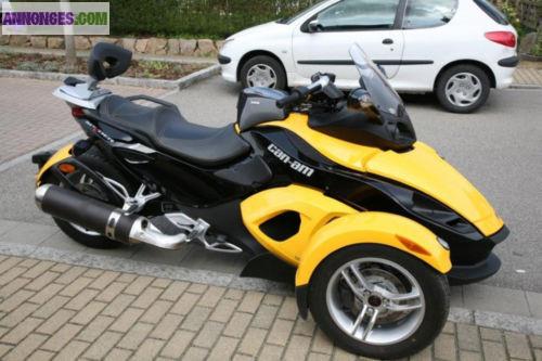 MOTO QUAD CAN AM SPYDER BONBARDIER