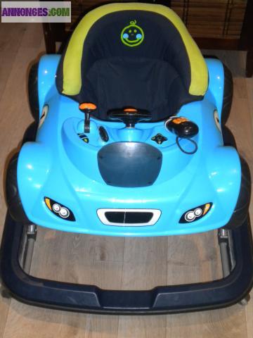 Trotteur en forme de voiture