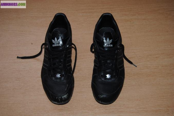 Chaussures Homme Adidas  Noires et Argentées.