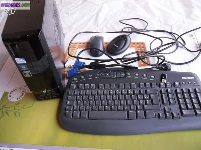 Ordinateur de bureau + clavier et souris