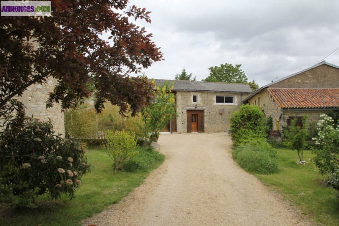 Maison de 300 m² sur 2 hectares clos