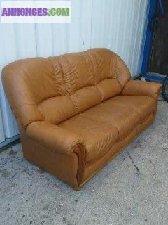 Canapé marron socle en bois