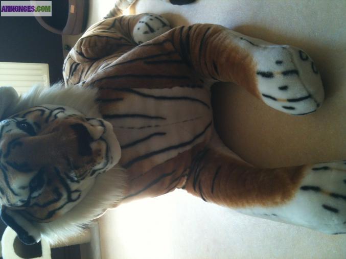 Grand tigre en peluche