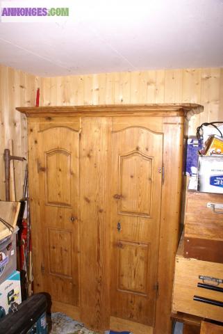 Petite armoire en bois