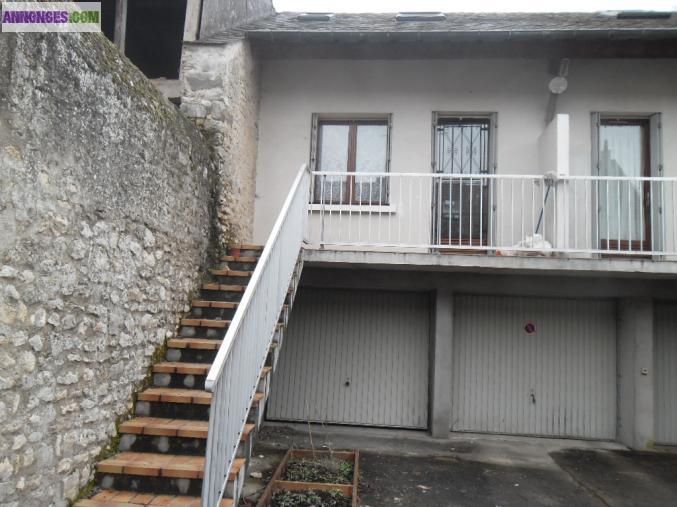 F2 DUPLEX AVEC GARAGE ET BALCON