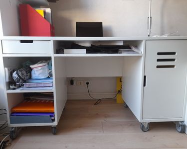 Grand bureau sur roulettes