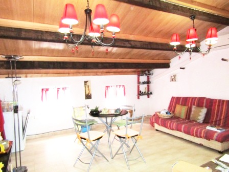 Maison traditionnelle de ville à 4 km des plages . Entièrement restaurée 