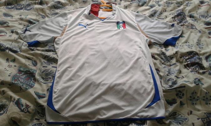 This shirt du PSG et un Maillot de L'Italie