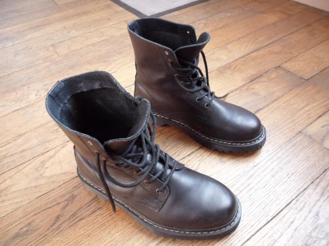 Paire de chaussures de marque Brooker's de couleur