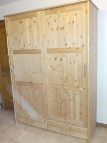 Armoire en pin massif