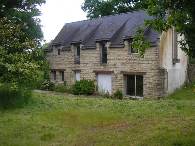 LONGERE EN PARTIE RENOVEE BEAU POTENTIEL