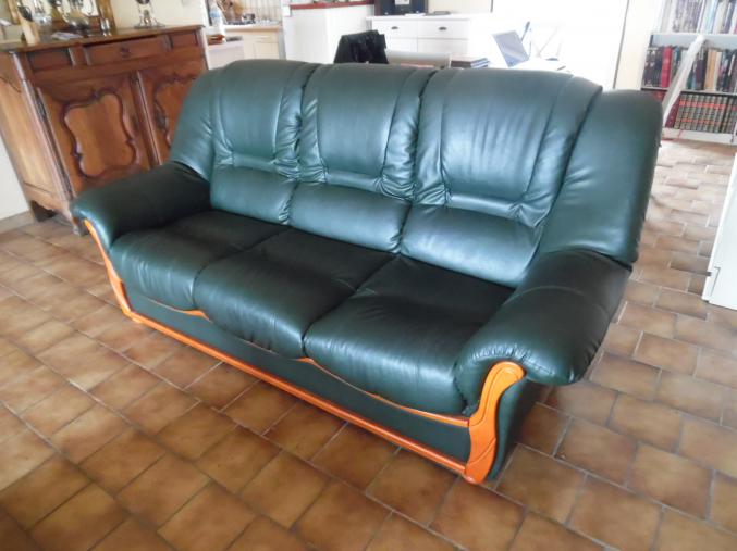 Canape cuir vert 3 places et 1 fauteuil assorti