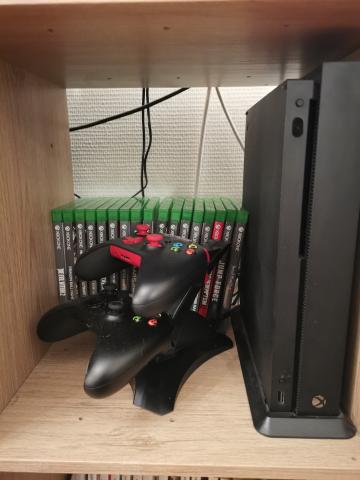 Xbox One X + jeux + accessoires