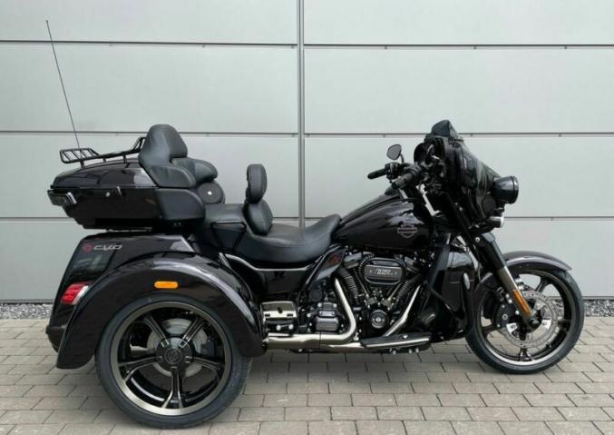 Harley-Davidson Tri Glide FLHTCUTGSE Trike