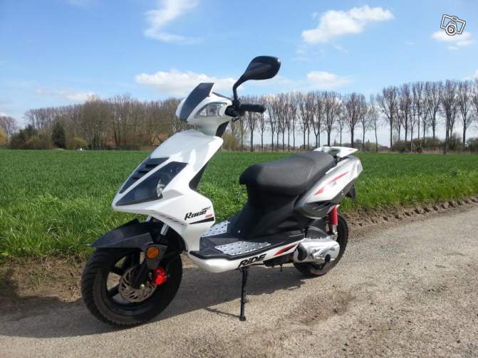 Scooter ride race blanc 50cc