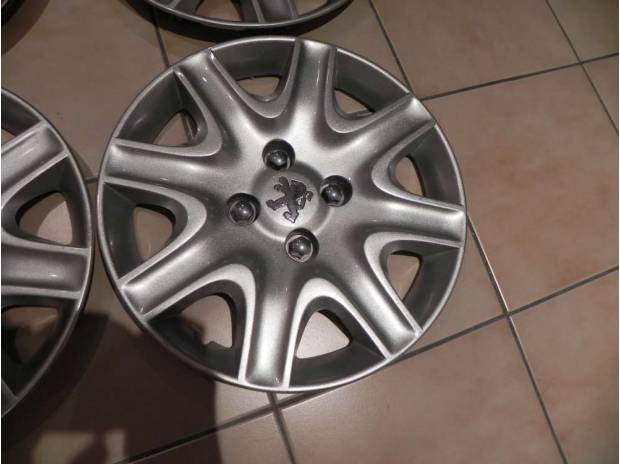 4 enjoliveurs peugeot 15 pouces