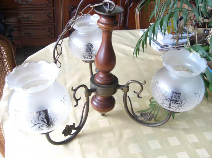LUSTRE SUSPENSION 3 BRANCHES GLOBES TRADITIONNELS