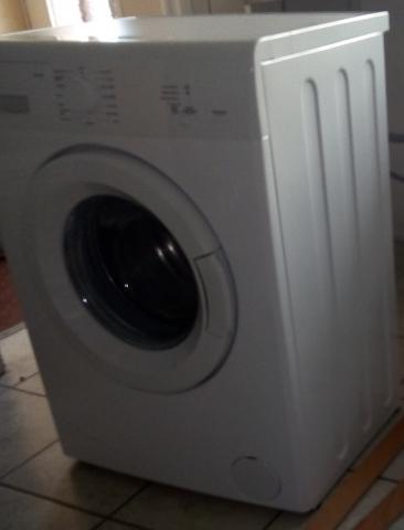 Machine à laver 6 kilos + gazinière (juste 4 mois)