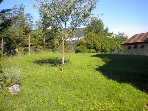 F3-HtJura-rez jardin-villard st s.-bon état