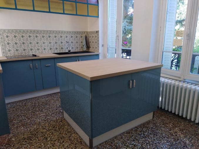 Menuiserie bois et PVC, revêtements de sols et murs