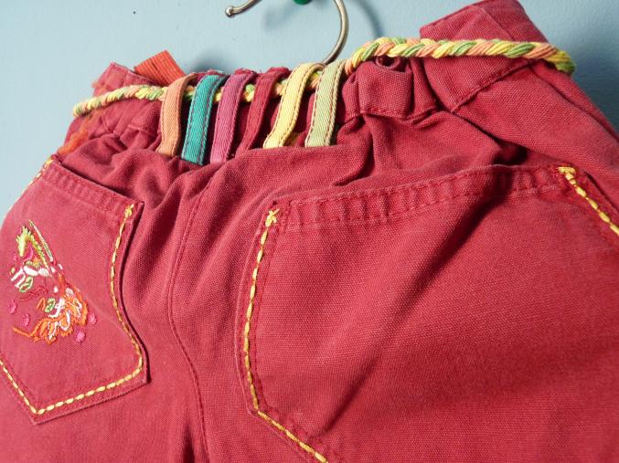 Pantacourt Naf Naf fille 4 ans rouge TBE