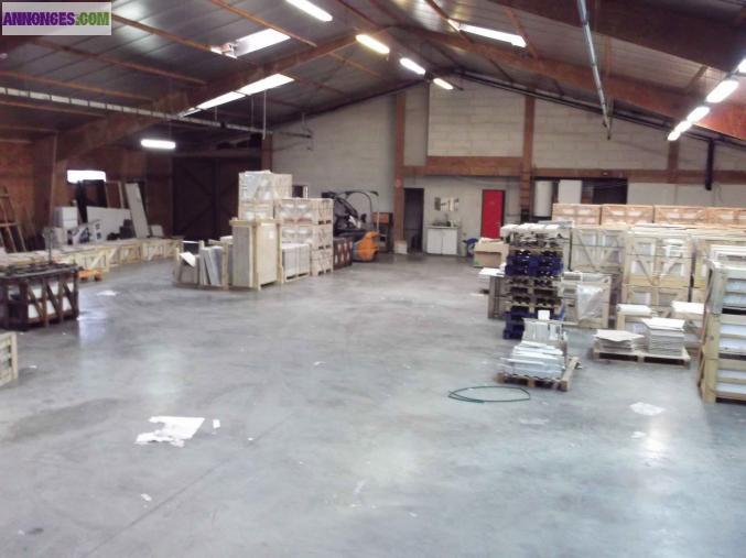 Entrepôt 530 m² et bureaux 230 m².