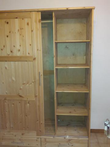 Armoire en pin massif