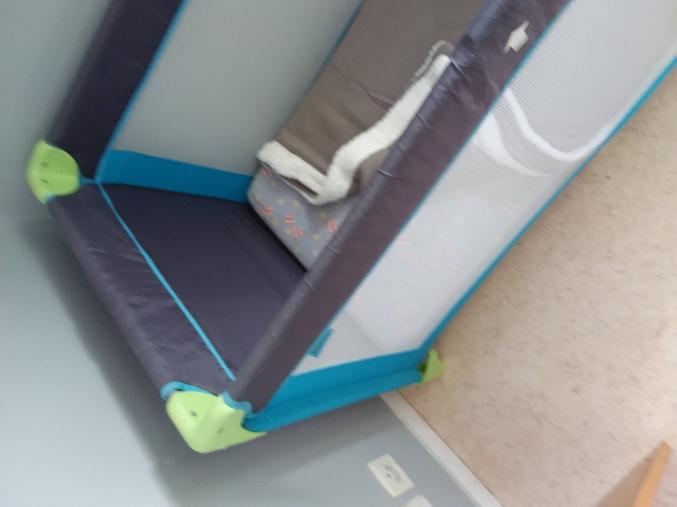 Lit parapluie avec matelas