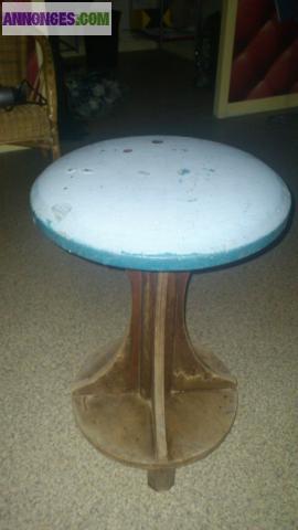 Ancien tabouret d'atelier de menuiserie