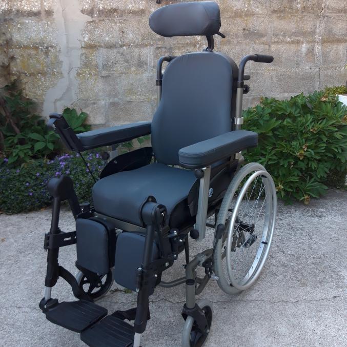 FAUTEUIL ROULANT confort d assise electrique NEUF