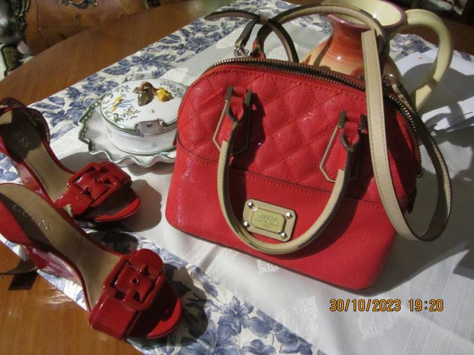 Sac et chaussures GUESS