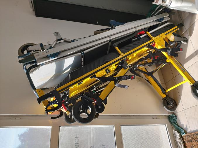 Vends lot de 2 chariots brancards ambulancier