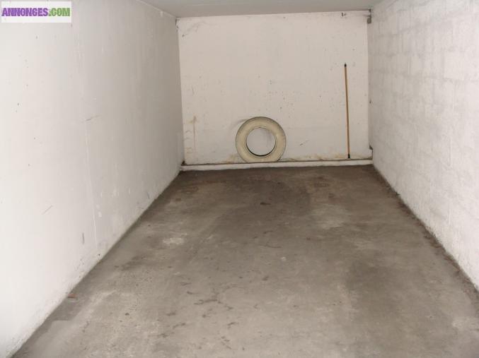 Garage privé  à Louer